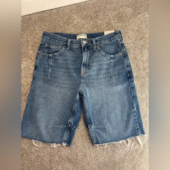 NWT WE THE FREE Ghost Town High Rise Long Short Raw Hem Size 28 - Picture 3 of 16